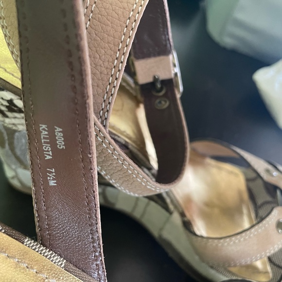 Pristine condition. Coach Kallista Tan Signature Multi-patch Wedge Women’s 7.5 - Picture 14 of 15